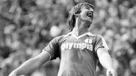Sportschau - Historie - Als Bremens Uwe Reinders Per Einwurf Traf