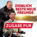Satirische Fotomontage: Vladimir Putin schiebt Xi Jinping im Rollstuhl vor einer Winterlandschaft, dazu der Titel "Ziemlich beste neue Freunde"