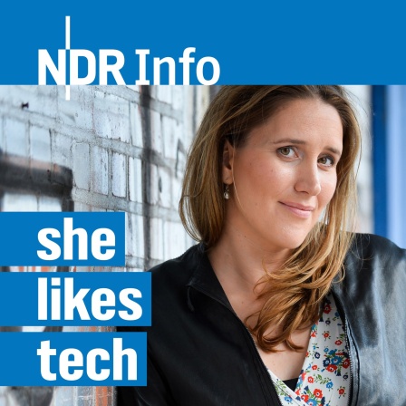 Podcast "she likes tech" - Svea Eckert lächelt.
