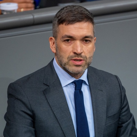 Konstantin Kuhle, FDP-Landesvorsitzender, spricht im Bundestag.