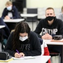 Heute wurde in Berlin die diesjährige OECD-Studie "Bildung auf einen Blick" vorgestellt. Im Mittelpunkt steht die Leistung der Schüler*innen während der Corona-Pandemie.
