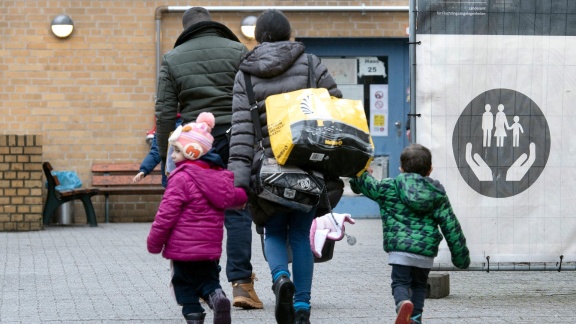 Hart Aber Fair - über Eine Million Menschen Suchen Zuflucht: Deutschland An Der Belastungsgrenze.