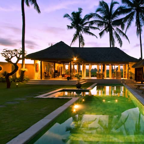 Eine Villa in Ubud auf Bali (Foto: Imago /Travel-Stock-Image)