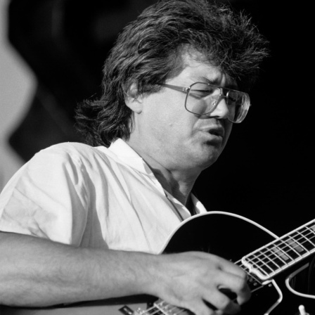 Larry Coryell, us-amerikanischer Jazz-Gitarrist (links) und Jonathan Wood, Bassist