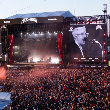 Die Chemnitzer Rap Rock Band KRAFTKLUB beim Live Auftritt auf der Utopia Stage.