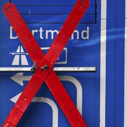 Hinweisschild zur Vollsperrung der Autobahn A40 in Fahrtrichtung Dortmund. Archivbild: 03.09.2024