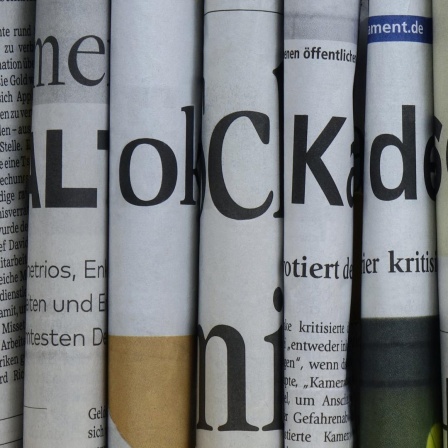 Aus Zeitungsbuchstaben wurde das Wort Lockdown zusammengestellt.