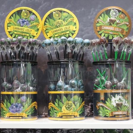ARCHIV: Cannabis-Lollies werden auf der Messe "Mary Jane Berlin 2022" in der Arena Berlin zum Kauf angeboten