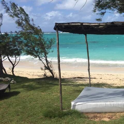 Eine Matratze am Strand von Rodrigues (Foto: rbb / Tina Witte)