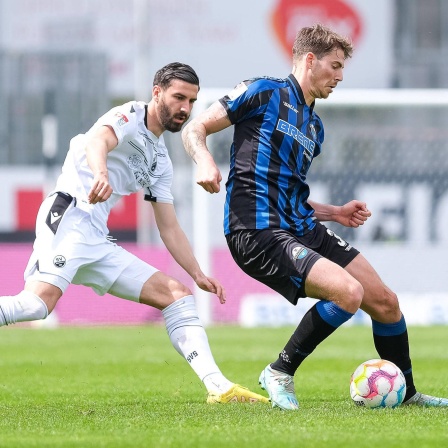 Maximilian Rohr im Zweikampf mit Kemal Ademi