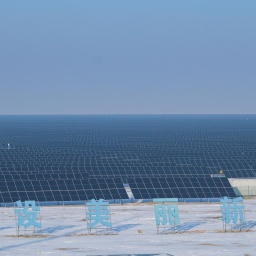 China, Mori: Blick auf ein Fotovoltaik-Energieprojekt in der Autonomen Präfektur Changji der Hui.  