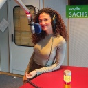 Marwa Eldessouky im Studio vom MDR 1 Radio Sachsen