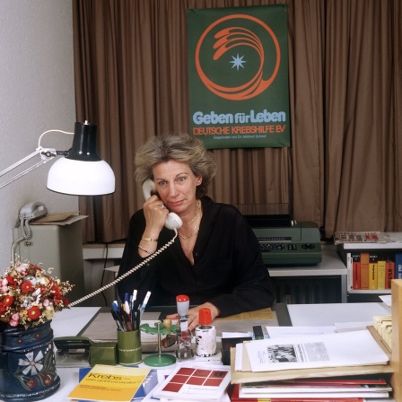 Die Präsidentin der "Deutschen Krebshilfe e.V. " Mildred Scheel, aufgenommen am 20. Juni 1983 in ihrem Büro in Köln. 