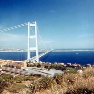Die Computersimulation zeigt die Messina-Brücke vom italienischen Festland nach Sizilien (Handout von 2005).