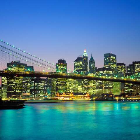 Blick auf die Brookyln Bridge und Manhattan (Foto: imago images / Newscom World)