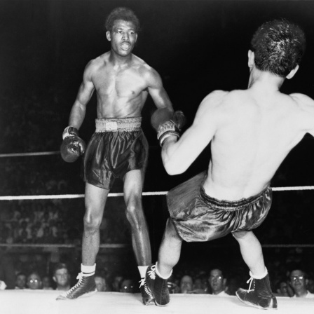 Sugar Ray Robinson bei einem Kampf gegen Jimmy Doyle 1947 (Archivbild)
