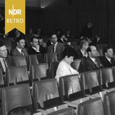 Jury eines Nachwuchs-Vorsingens in einem Theatersaal (1960er Jahre).