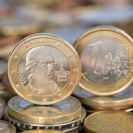 Österreichische Ein-Euro-Münze mit einer Abbildung des Komponisten Wolfgang Amadeus Mozart. 