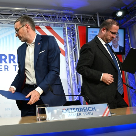 Generalsekretär Michael Schnedlitz, FPÖ-Bundesparteiobmann Herbert Kickl und Generalsekretär Christian Hafenecker während eines Pressestatements nach dem Scheitern der Koalitionsverhandlungen zwischen FPÖ und ÖVP