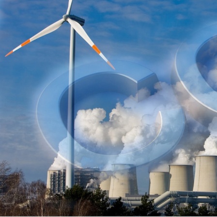 Windrad und Kohlekraftwerk mit CO2-Collage
