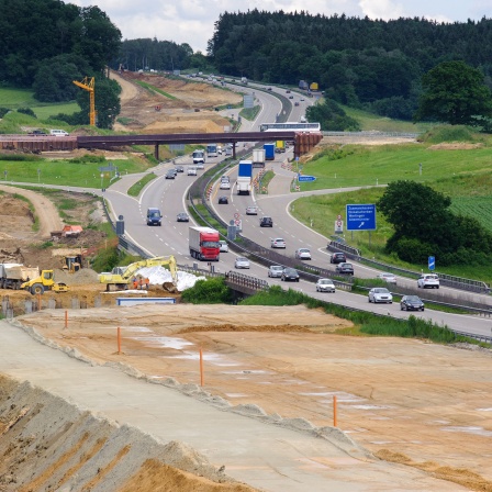 Autobahnbaustelle an der A8 bei Augsburg.