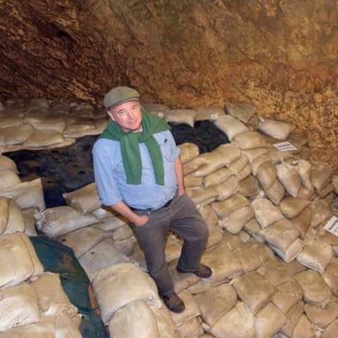 Archäologe Nicholas Conard steht am 20.05.2017 in Schelklingen (Baden-Württemberg) in der Grabungsstelle in der Höhle &#034;Hohler Fels&#034;