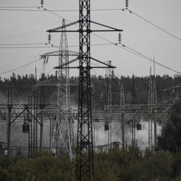 Strommasten in der Ukraine