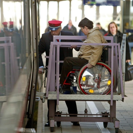Bahnreisen: Ein Hürdenlauf für Menschen mit Behinderung