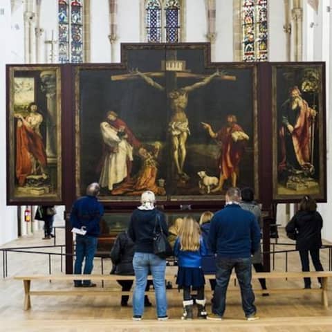 Kirchenraum mit dem Isenheimer Altar von Matthias Grünewald, Museum Unterlinden in Colmar, Elsass.