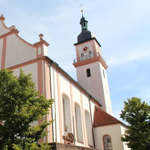 Außenansicht der Pfarrkirche Hilpoltstein. | Bild: BR/Pfarrkirche Hilpoltstein
