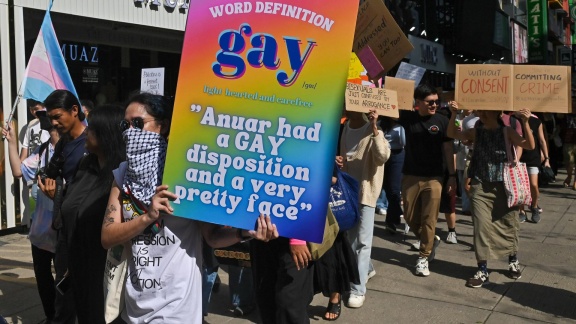 Weltspiegel - Malaysia: Haft Und Peitschenhiebe Für Schwule Und Lesben