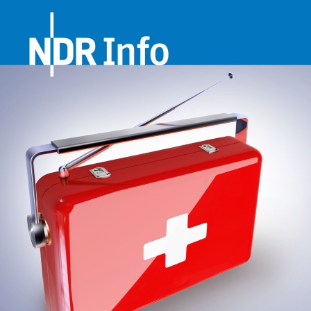 Montage aus Erste-Hilfe-Koffer und Radio