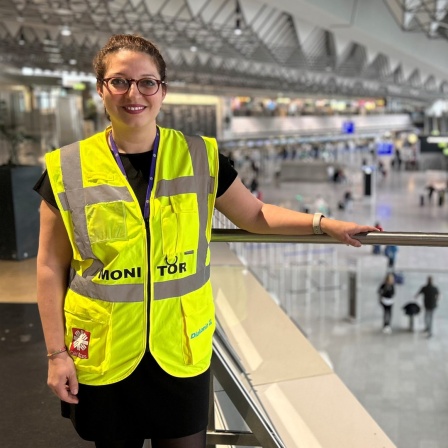 Abschiebebeobachterin Melissa Ergül-Puopolo am Frankfurter Flughafen.