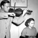 Der weltberühmte Geiger und Dirigent Yehudi Menuhin  und seine Schwester Hephzibah proben im April 1947 in London für ein Konzert in der Royal Albert Hall