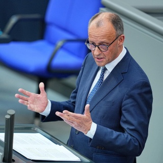 Merz im Bundestag: "Größte konventionelle Armee Europas"