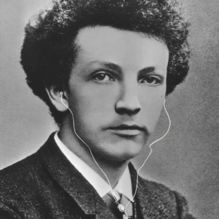 Montage: Richard Strauss mit Kopfhörern