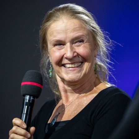 Cornelia Funke, Beststeller-Autorin, spricht während der Frankfurter Buchmesse auf der Literaturbühne von ARD und ZDF.