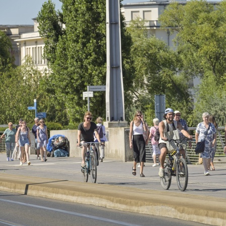 Fußgänger und Radfahrer