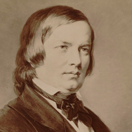 Ein Portrait des Komponisten Robert Schumann in bräunlicher Farbe. Er guckt ernst.