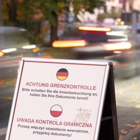 Eine stationäre Grenzkontrolle auf der Stadtbrücke an der deutsch-polnischen Grenze vor Zgorzelec