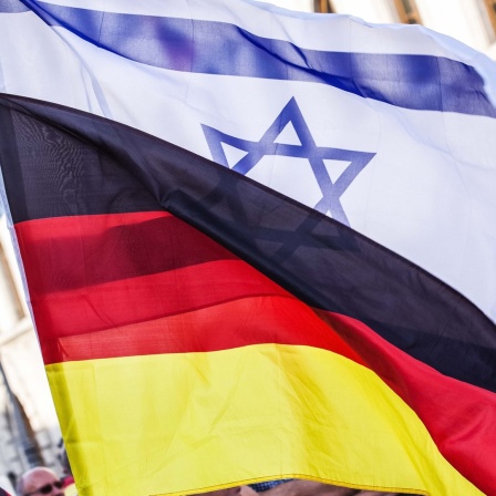 Die deutsche und die israelische Flagge 