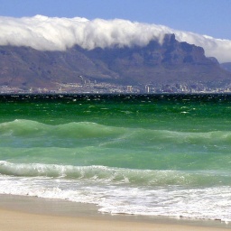Blick auf den Tafelberg über Kapstadt.