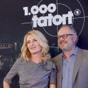 Die Schauspieler Maria Furtwängler und Axel Milberg stehen am 04.10.2016 bei einem Fototermin in Hamburg zu der 1000. "Tatort"-Folge mit dem Titel: "Taxi nach Leipzig" vor einem Tatort-Logo.
