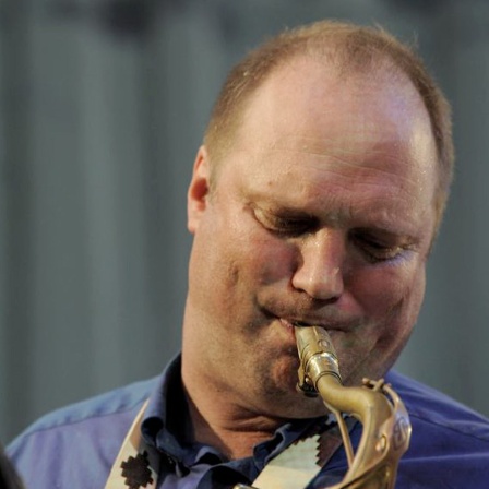 Der Tenorsaxophonist und Klarinettist Tobias Delius beim Moers Festival 2010.