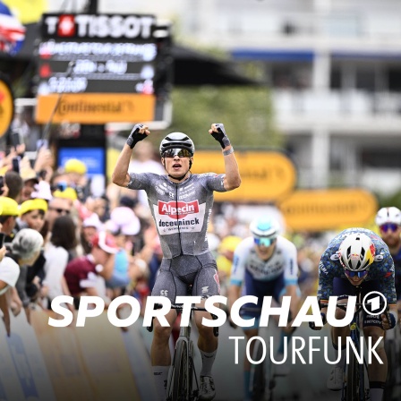 Tourfunk Etappe 13 Jasper Philipsen und Wout van Aert sprinten