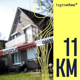 Absperrband der Polizei hängt vor einem Einfamilienhaus. In der Nacht zum 1. März soll den Ermittlern zufolge ein 32 Jahre alter Bundeswehrsoldat vier Menschen in den Gemeinden Westervesede und Brockel erschossen haben. Unter den Toten ist ein dreijähriges Kind.