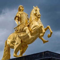 Denkmal August der Starke bei Gewitterstimmung in Dresden