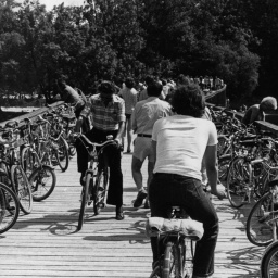 Fahrräder an der Isar, 1980