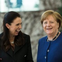 Jacinda Ardern und Angela Merkel