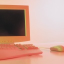 Computer aus den 2000ern mit Maus